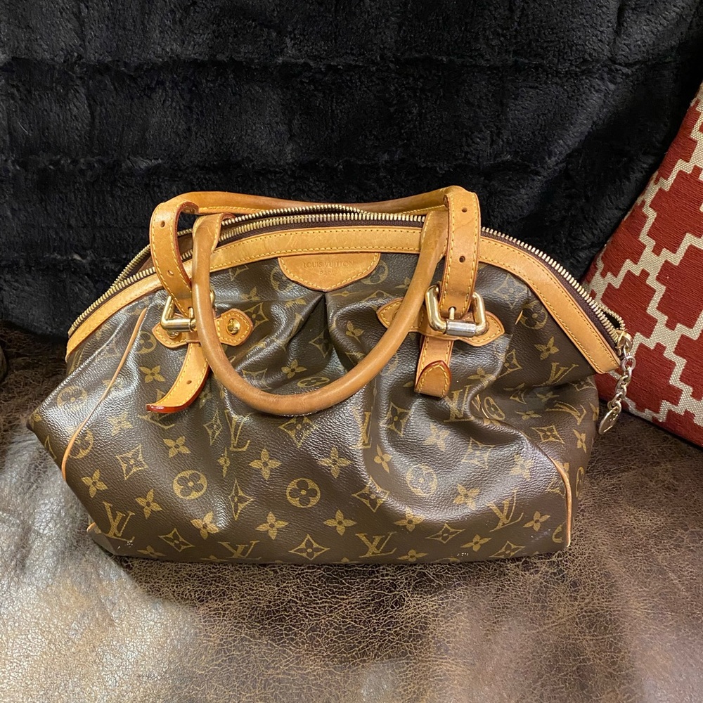 💋Authentic Louis Vuitton Tivoli GM💋